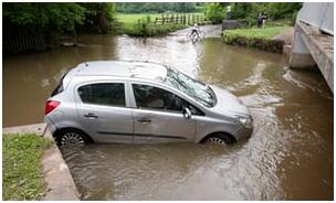 英国部分地区遭暴雨侵袭 致洪水泛滥交通中断